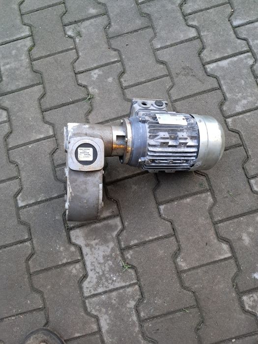 Okazja motoreduktor 0.55kw 2,5obr naped obrotnika