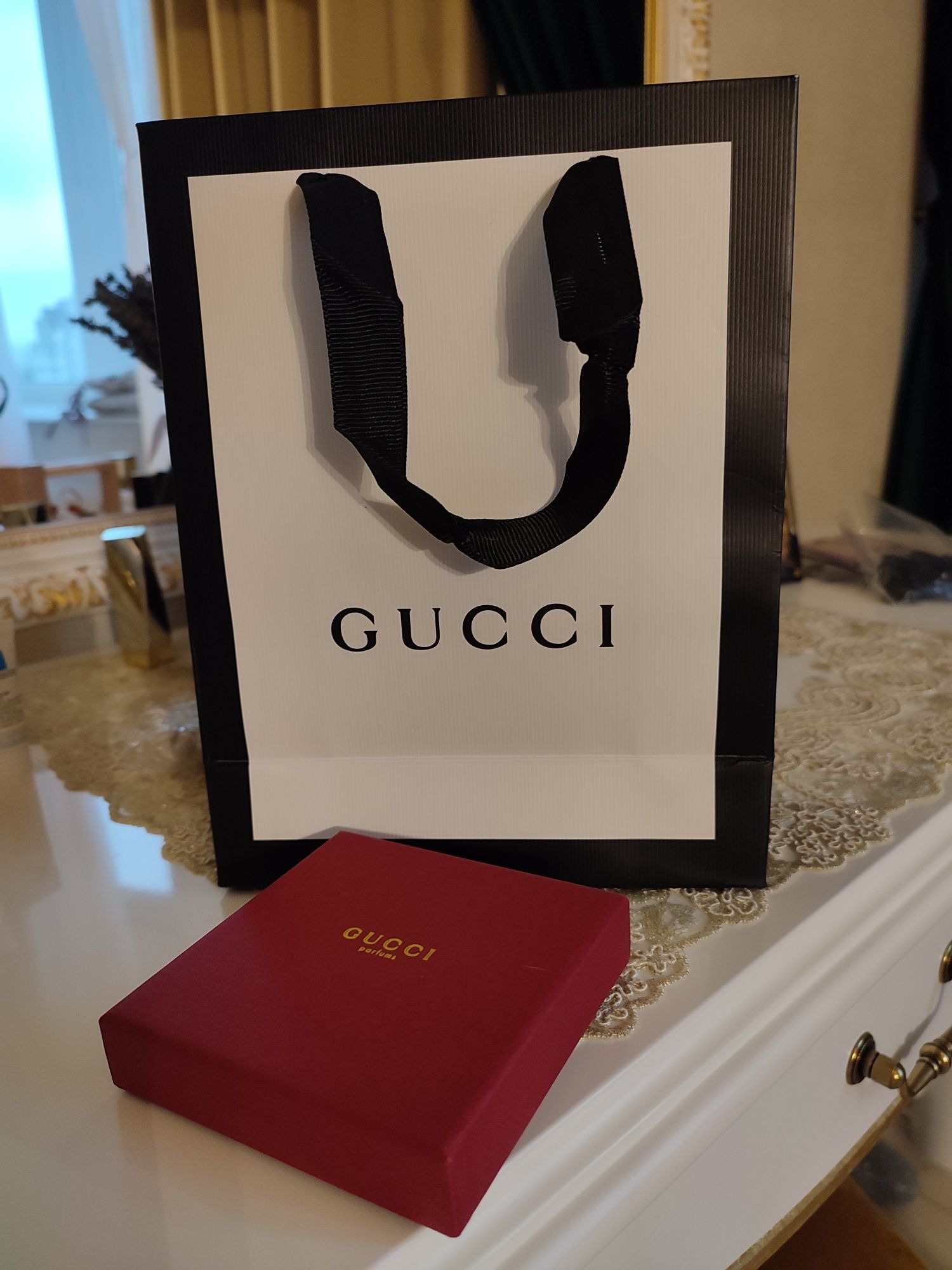 Зеркальце Gucci в упаковке