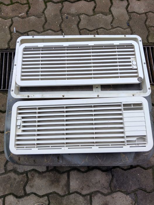 Kratka wlotu powietrza do przyczepy kempingowej