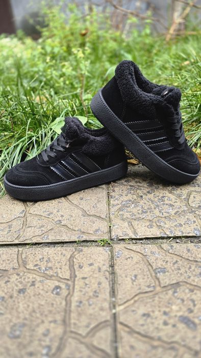 Чорні зімні замшеві кеди