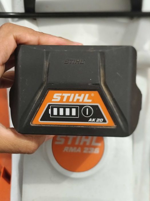 Corta Relva Sthil com Bateria e Carregador