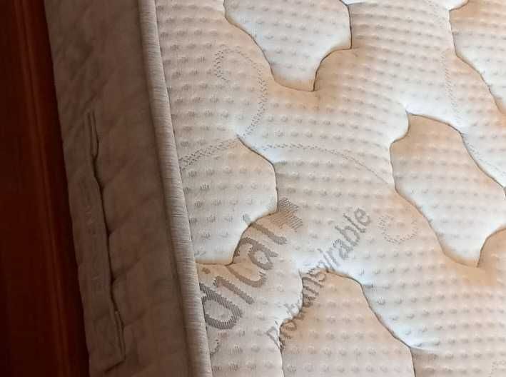 Cama Casal + colchão ortopédico+ 2 mesas com 3 gavetas cada