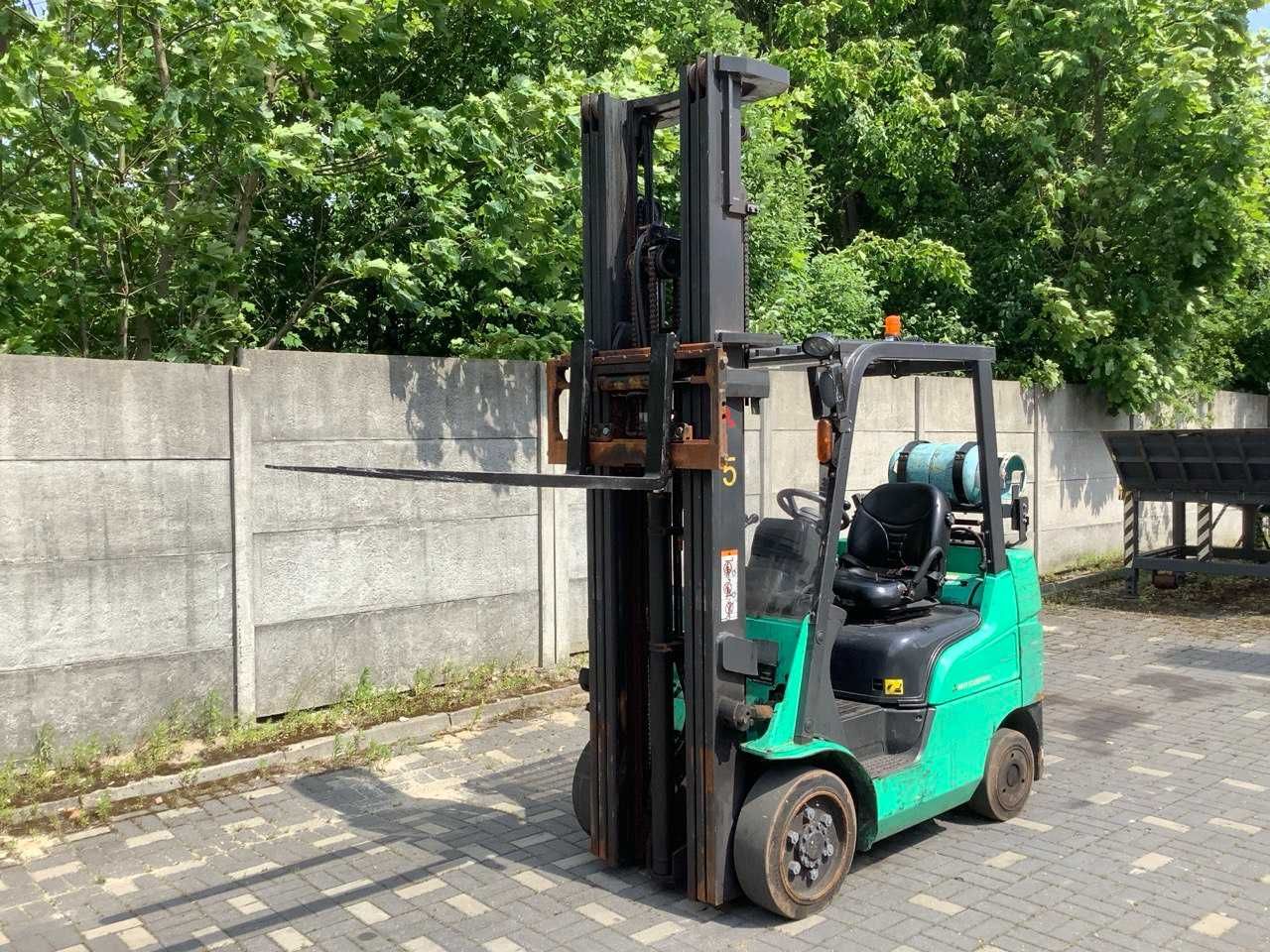 Gazowy wózek widłowy Mitsubishi FG25, triplex, 2012r.