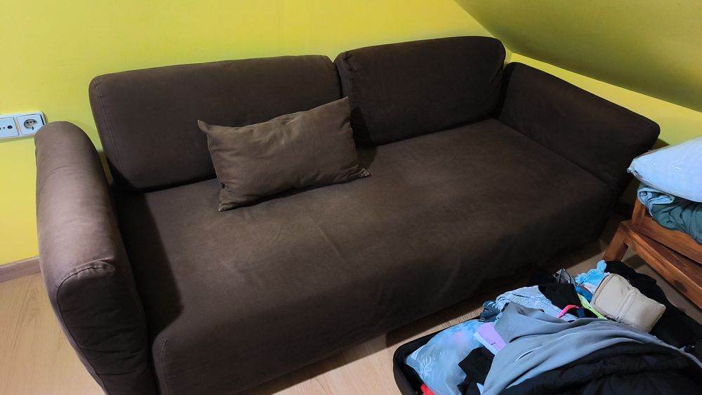 Sofá marrom em bom estado