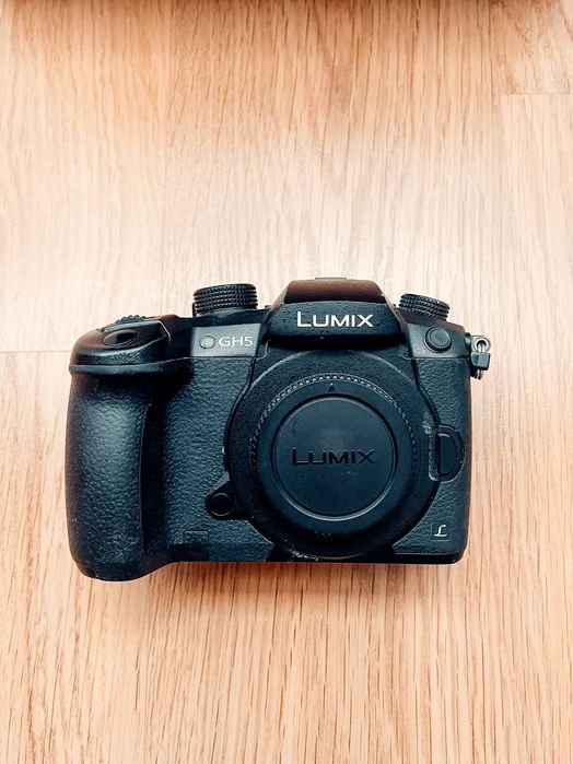 Panasonic GH5 - com 4 baterias, carregador e caixa originais