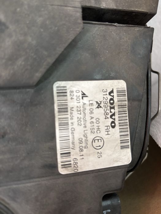 Otica direita Volvo V40