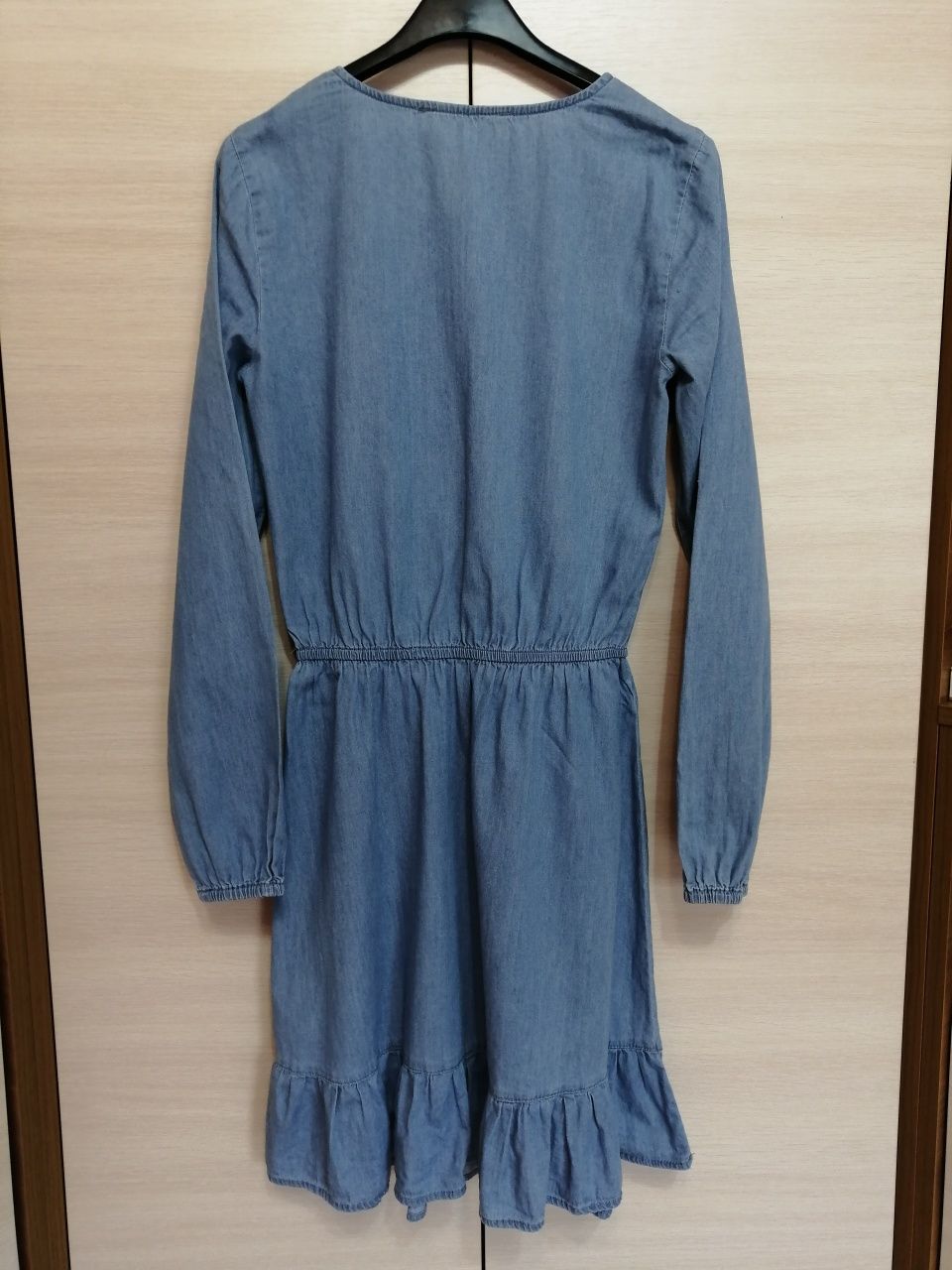 Sinsay jeansowa sukienka z falbaną i gumką w pasie XS 34