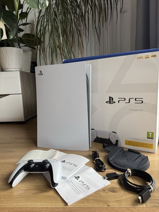 Konsola Sony Playstation 5 - wersja z napędem - stan idealny PS5 825GB