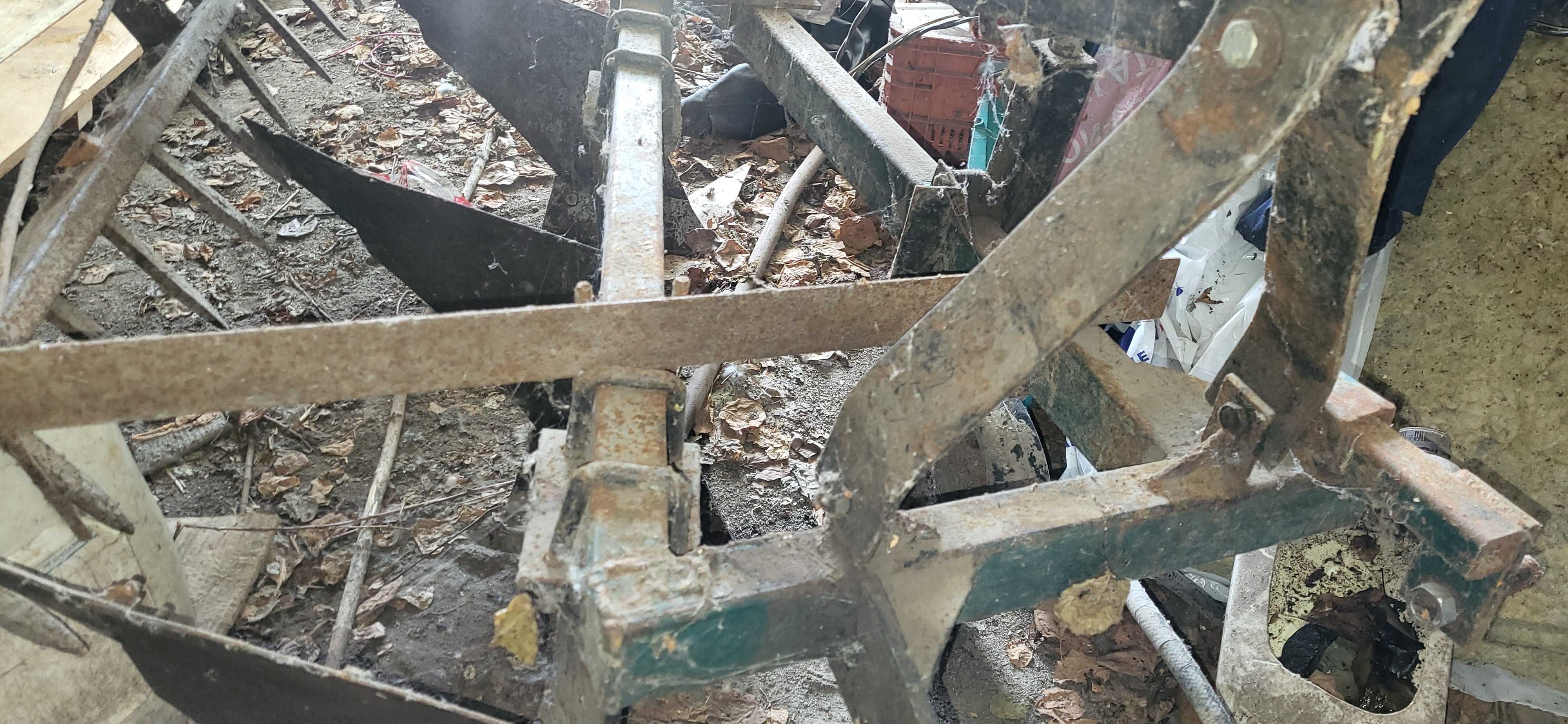 ПЛУГ трьохкорпусний для мінітрактора