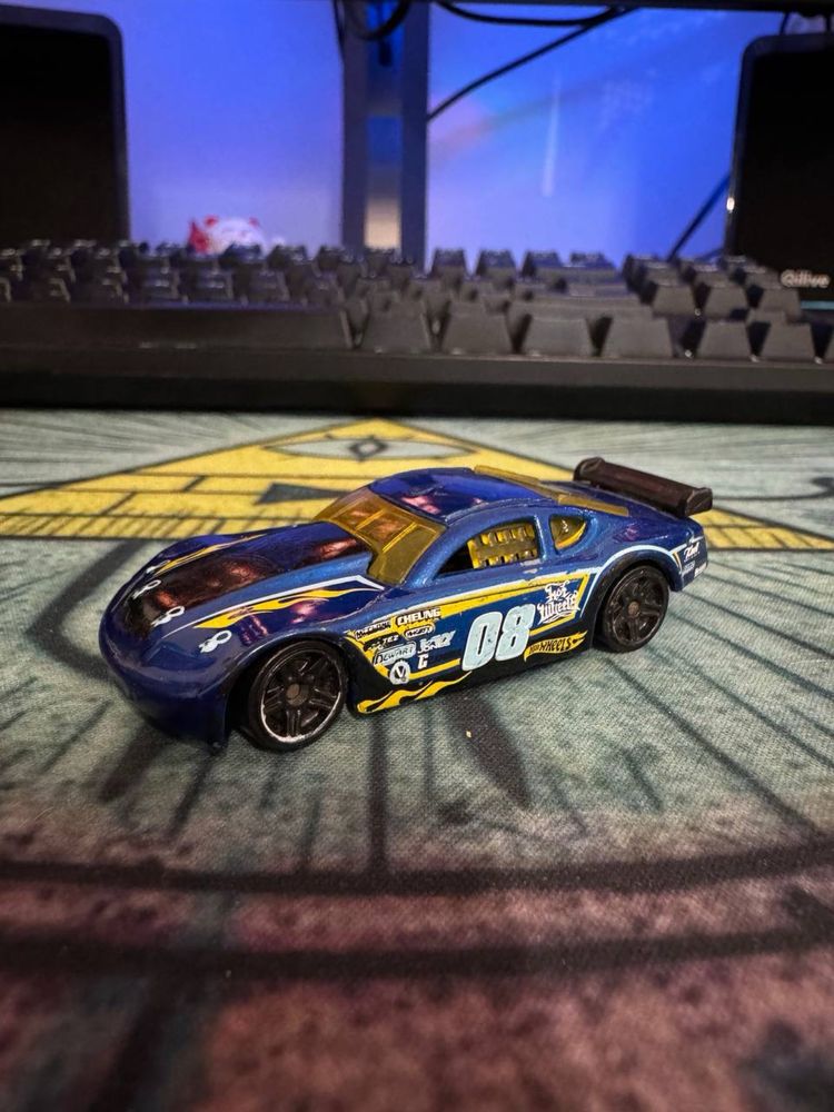 Hot wheels circle tracker