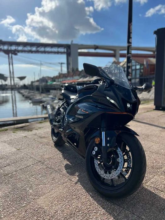 Yamaha R7    YZF
