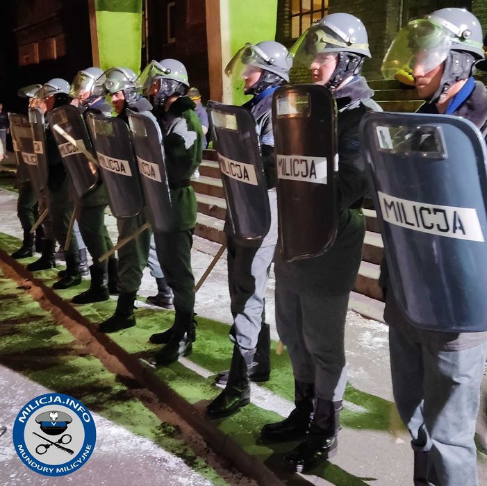 Wypożyczalnia mundurów i grupa rekonstrukcyjna Milicja ZOMO Policja