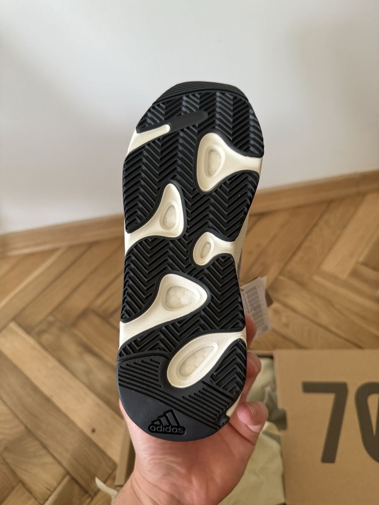 YEEZY Boost 700 V2 Static 35 1/2 eu