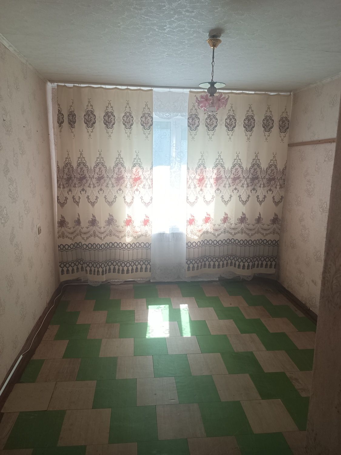 Продається 2-х кімнатна квартира