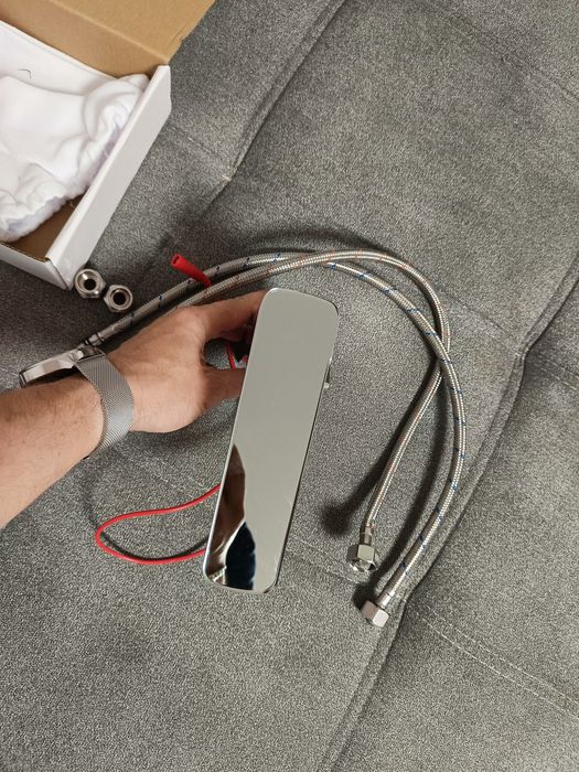 Bateria umywalkowa bezdotykowa