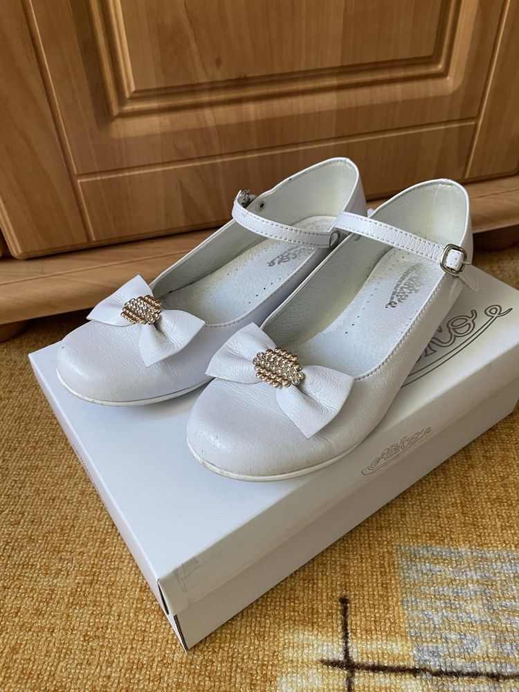 Buty białe komunijne MIKO rozm. 33