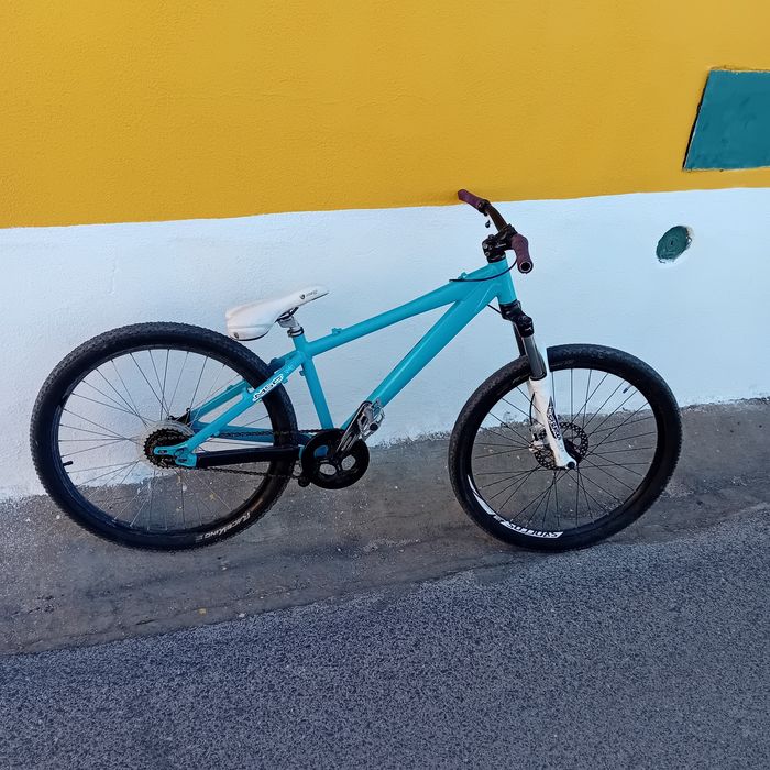 Vendo dirt jump em bom estado