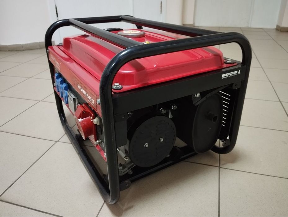 Генератор трьох фазний