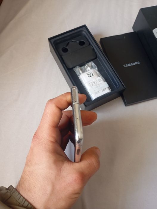 Продам Samsung S10e