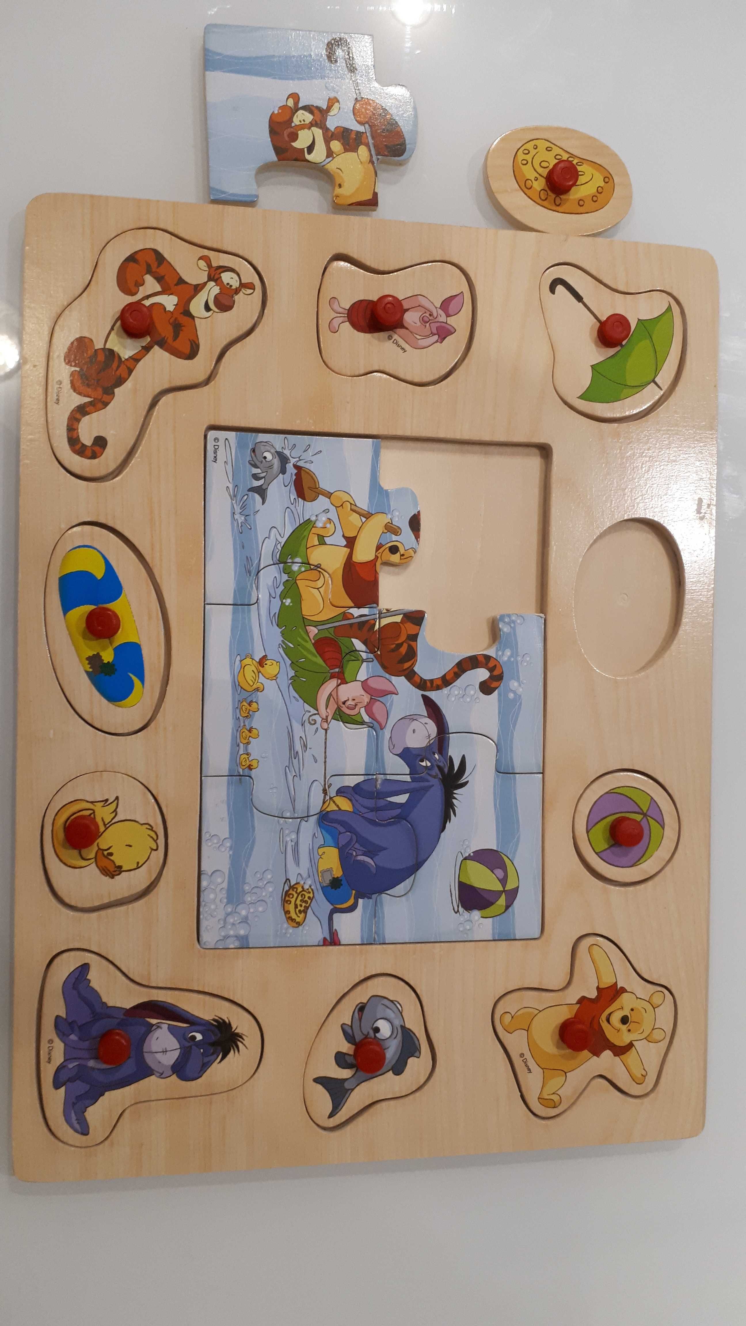 Drewniane puzzle  z pineskami z Kubusiem Puchatkiem