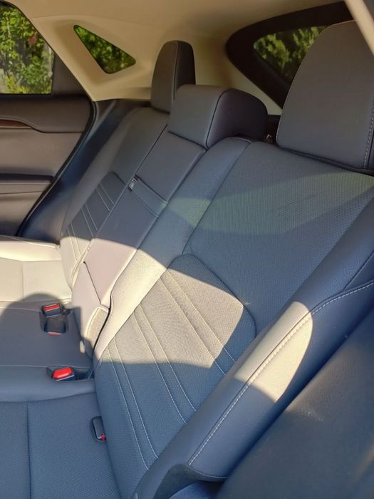 Продаю Lexus nx 300h