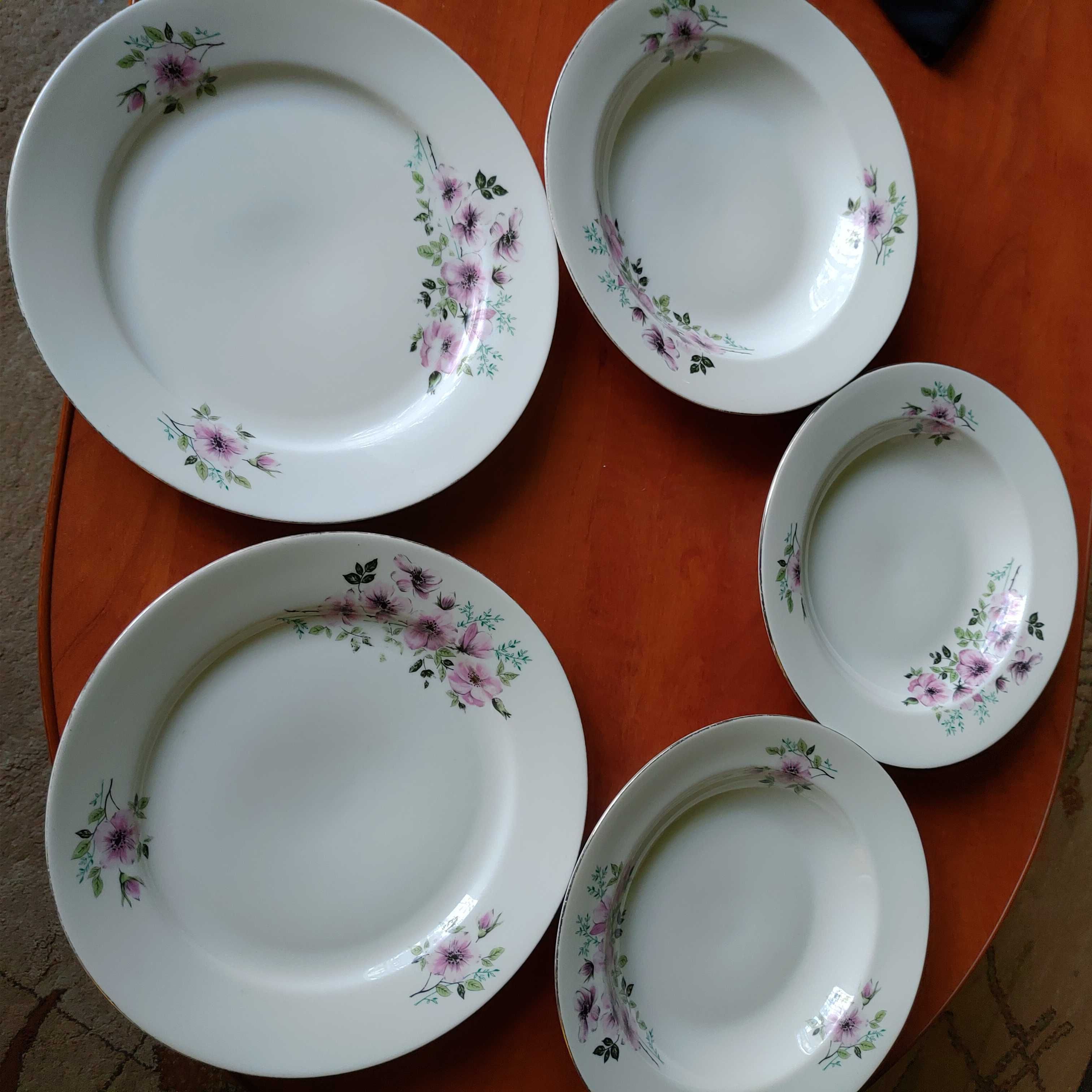 Talerze obiadowe fabryki porcelany Karolina