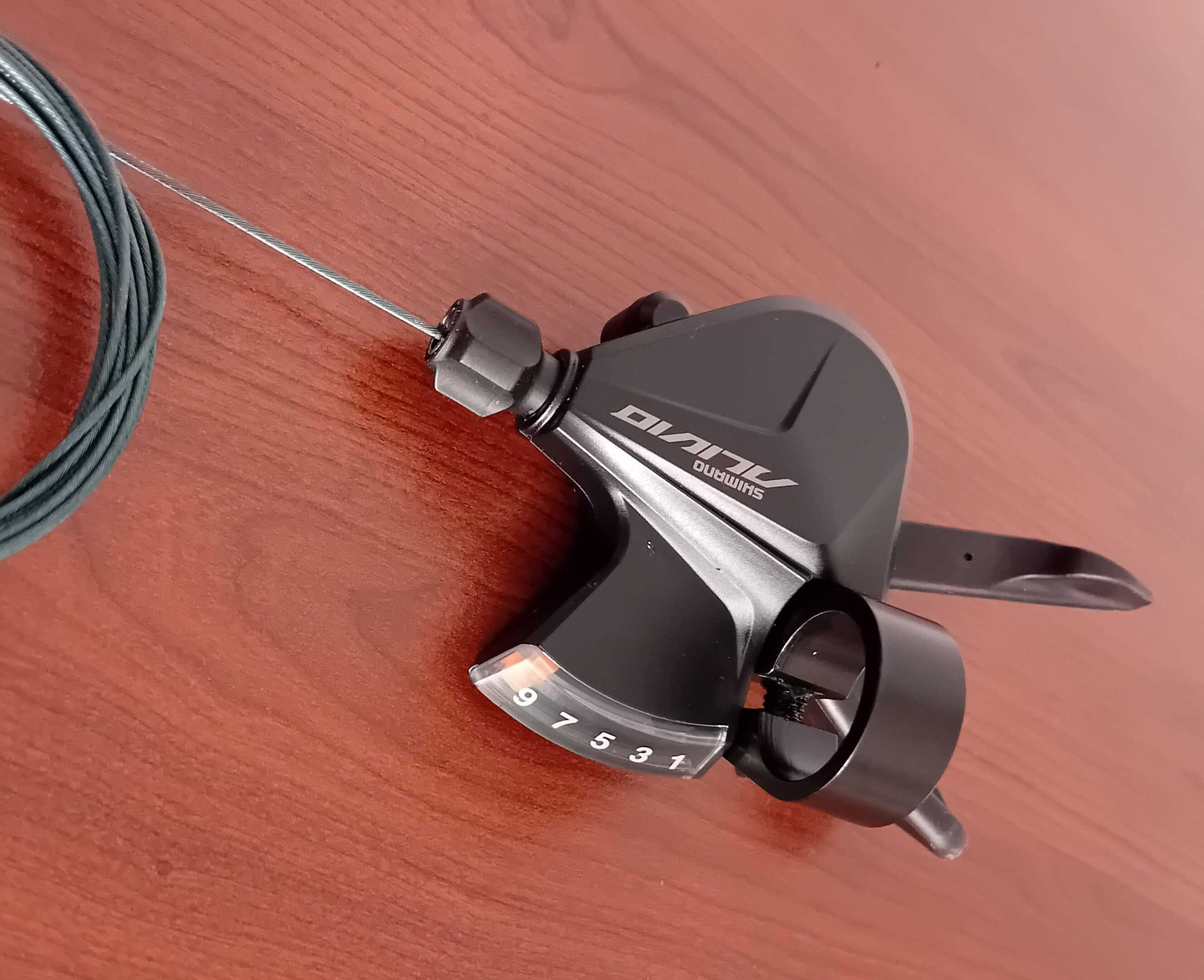Manetka,dźwignia przerzutki Shimano Alivio SL-M3100 prawa, 9-biegowa.