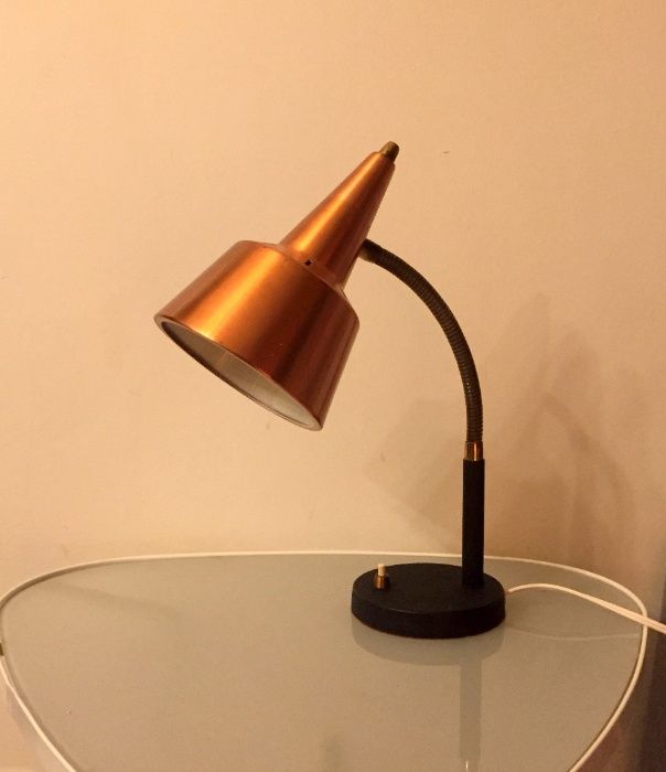 Candeeiro de mesa dinamarquês em cobre, latão com base a preto anos 50