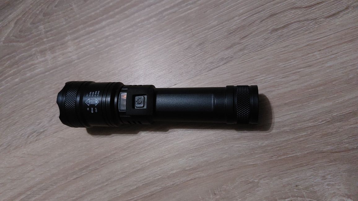Latarka LED mega mocna!