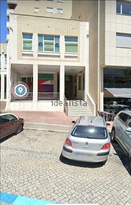 Loja comercial com 80 m² e 4 m de pé direito