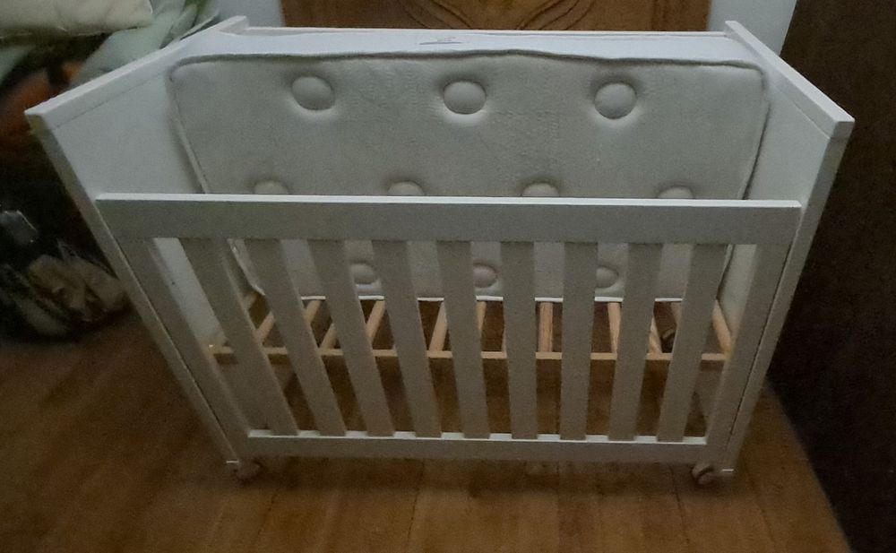Cama bébé com colchão