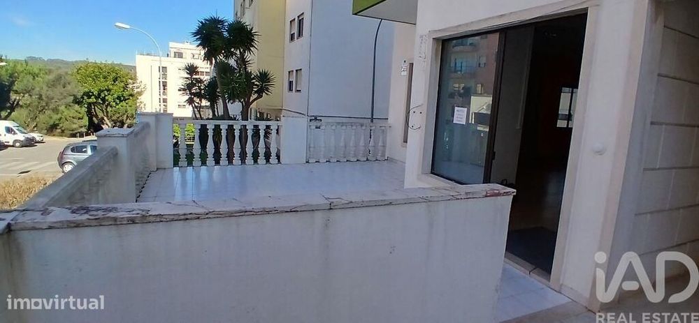 Comércio diverso T2 em Algés, Linda-a-Velha e Cruz Quebrada-Dafundo de