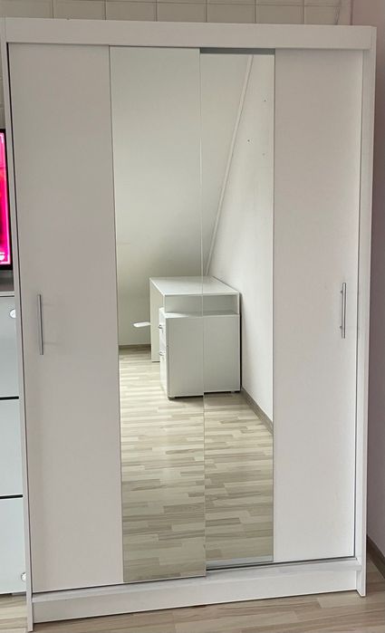 Szafa przesuwana z lustrem