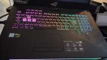 2 laptopy asus rog strix gl704 g  lub g550j