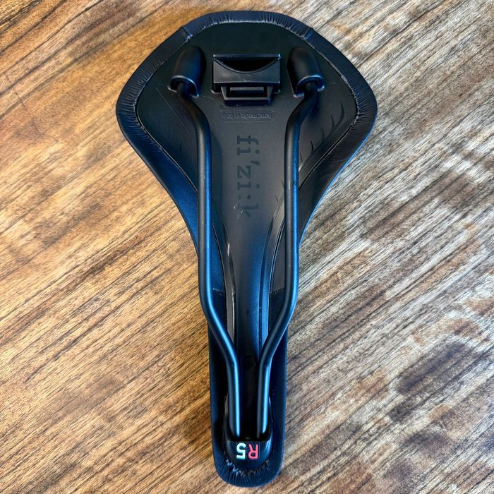 Siodełko kolarskie Fizik R5, szer. 140 mm