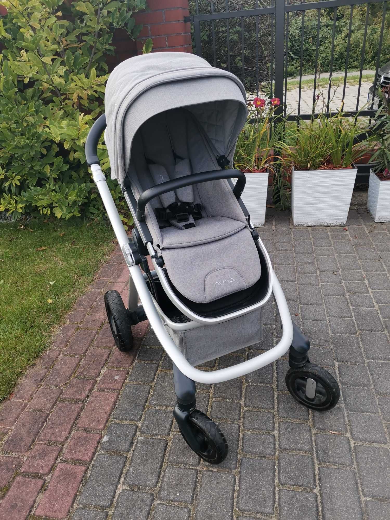 Holenderski wózek NUNA dla Dziecka ze spacerówką i fotelikiem