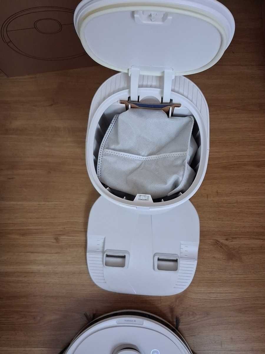 Ecovacs Deebot N8 Pro+ ze stacją robot sprzątający z funkcją mopowania