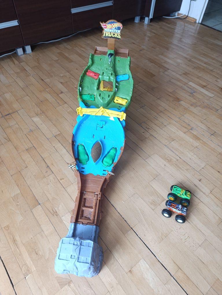 Tor Hot Wheels monster trucks