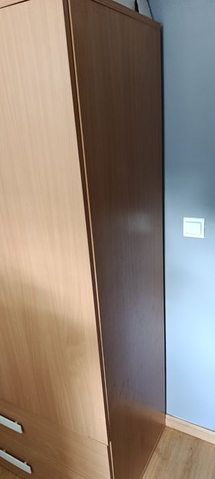 Roupeiro de madeira moderna