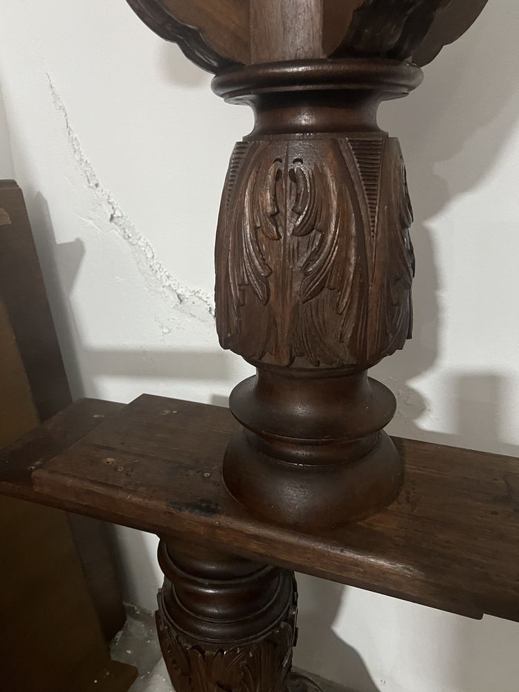 Mesa de sala em madeira