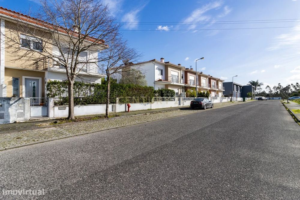 Excelente Moradia em Banda na Barosa