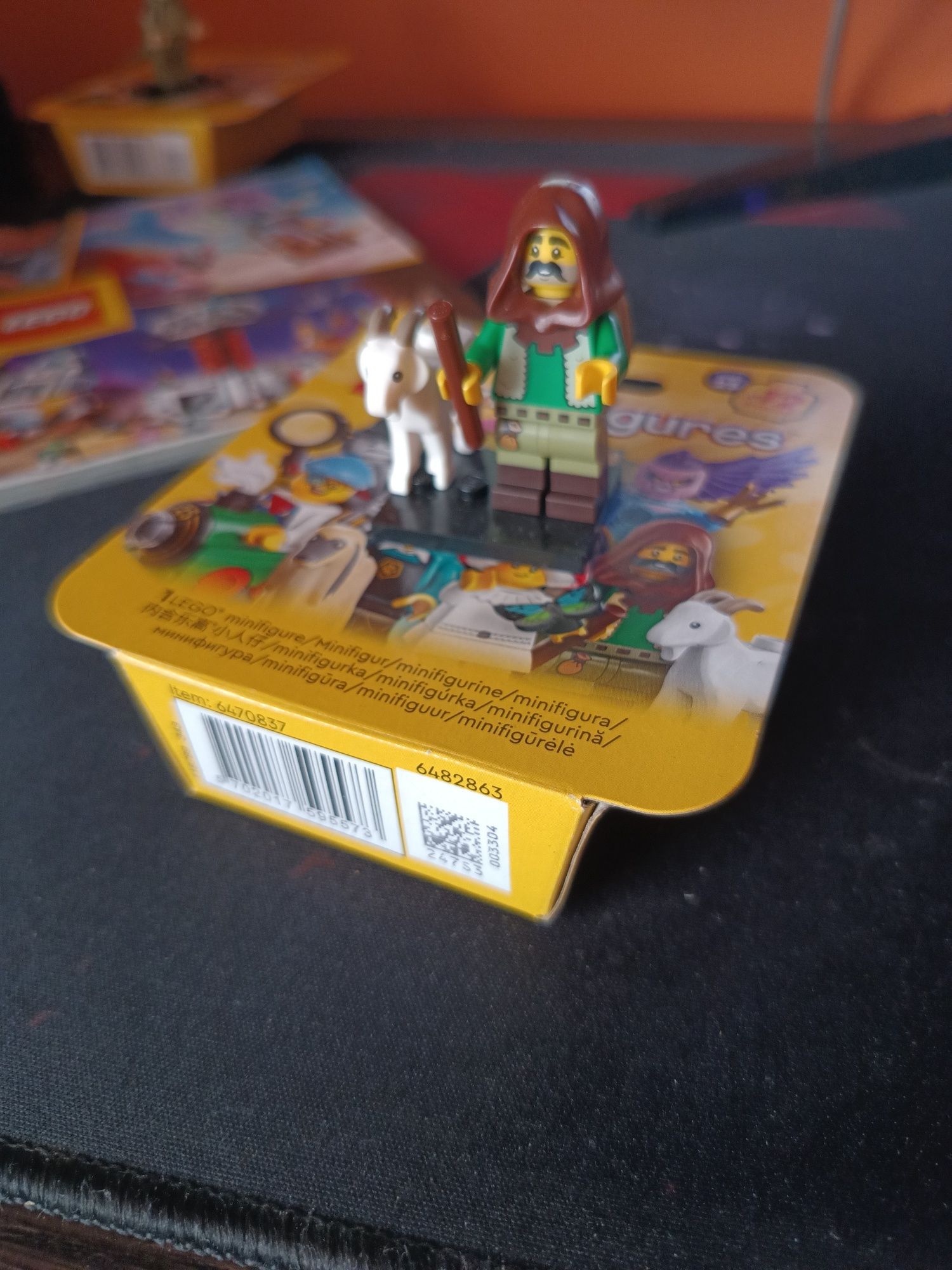 LEGO minifigurka. Wieśniak z kozą, seria 25.