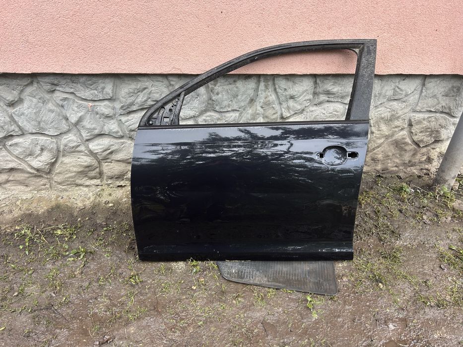 Дверка педня ліва фольсген гольф6