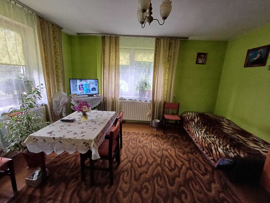 Dom z budynkami gospodarczymi  działka1 ha przy trasie Lublin Biłgoraj