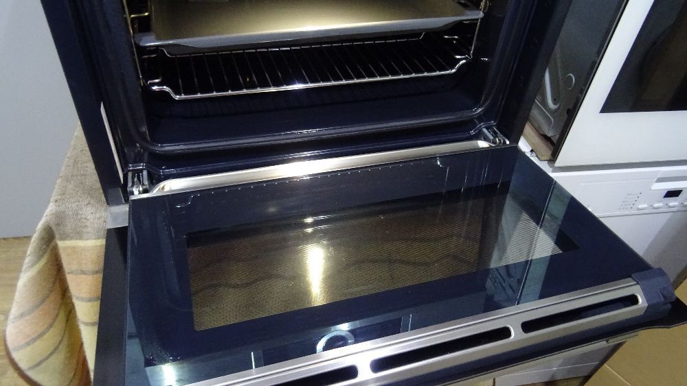 Kompaktowy piekarnik z funkcją pary Bosch CSG636BS2, poj.47 L, menu PL