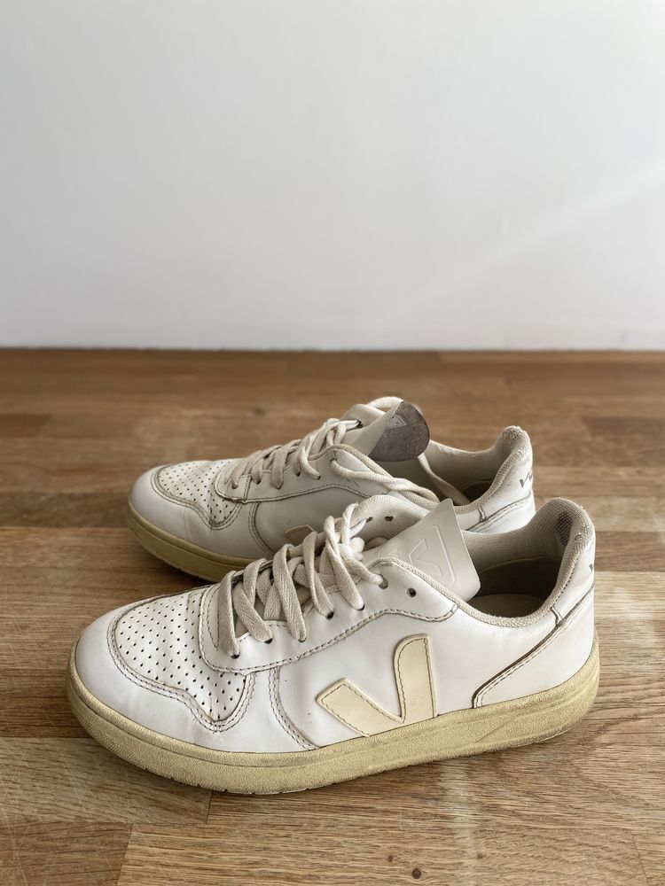 Veja V10 Leather All White