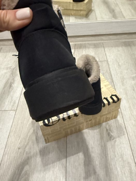 Чоботи на дівчинку  уггі на хутрі Zara 30