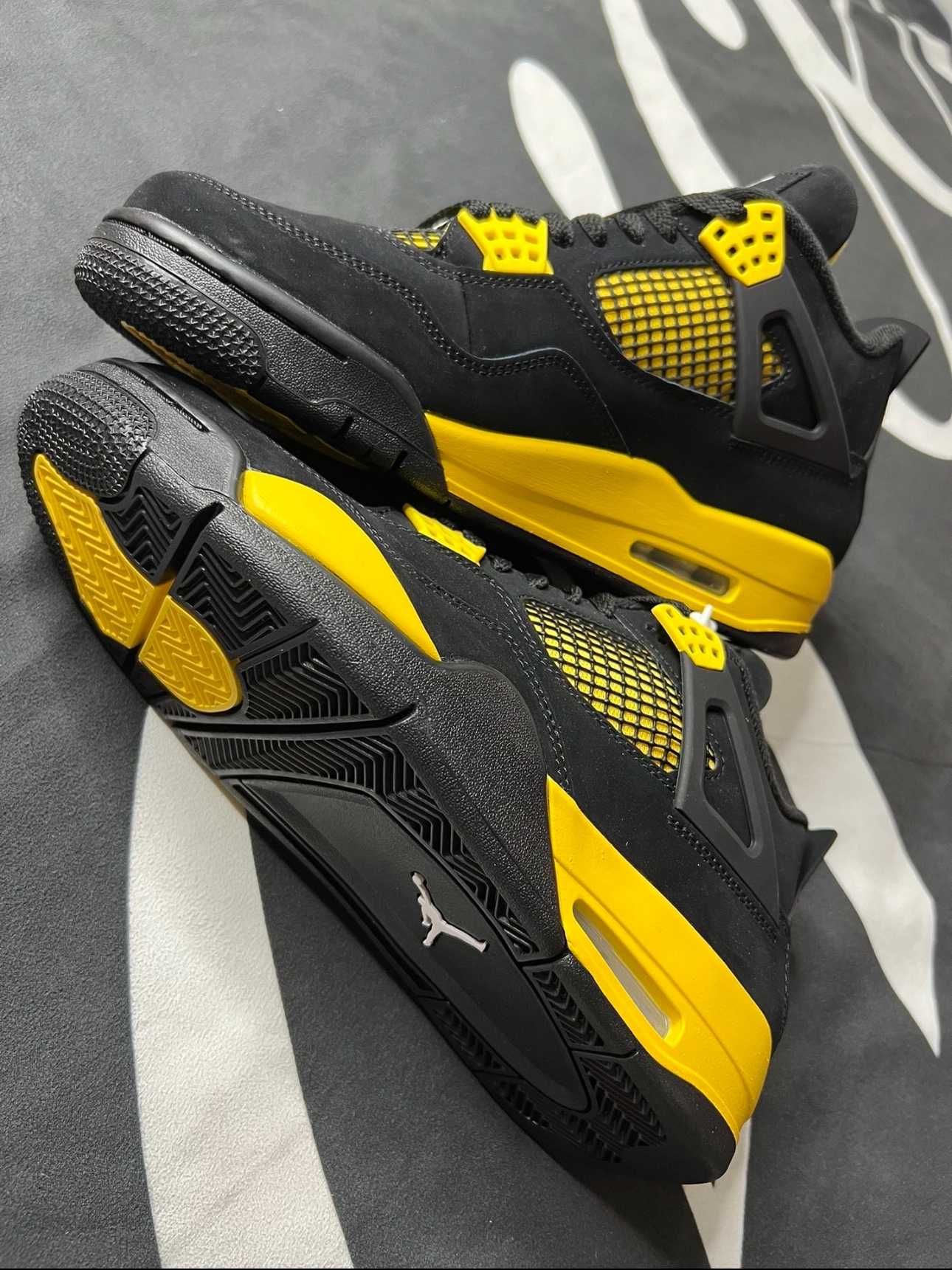 Nike Air Jordan 4 Yellow Thunder