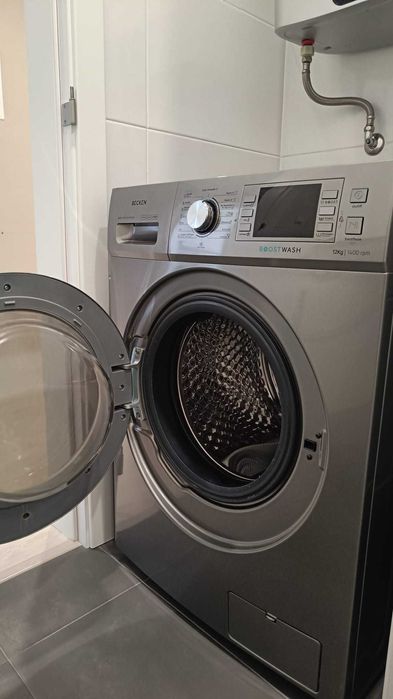 Máquina de Lavar Roupa BECKEN Boostwash (12 kg - 1400 rpm - Inox)