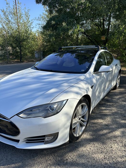 Tesla mobel S 85KW